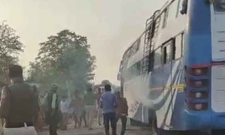 Panna News :यात्रियों से भरी चलती बस के टायरों में लगी आग, पन्ना से भोपाल जा रही थी बस