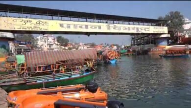 माघी पूर्णिमा के अवसर पर चित्रकूट में लाखों श्रद्धालु भक्तों ने मंदाकिनी नदी में लगाई आस्था की डुबकी, कुम्भ से लौटकर चित्रकूट पहुच रहे श्रद्धालु