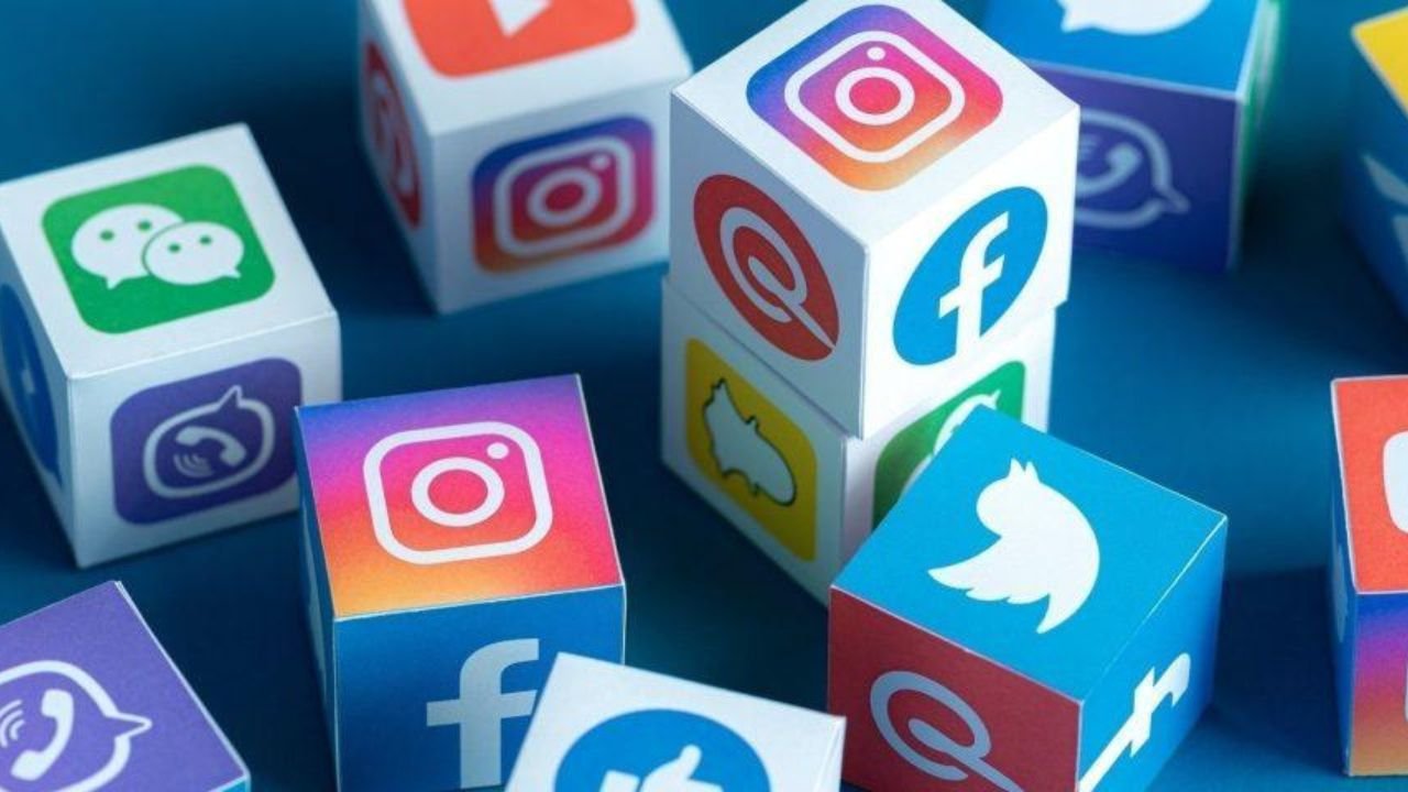Social Media: सोशल मीडिया बना मुसीबत! क्या आप भी कर रहे हैं ये अपराध अनजाने में?
