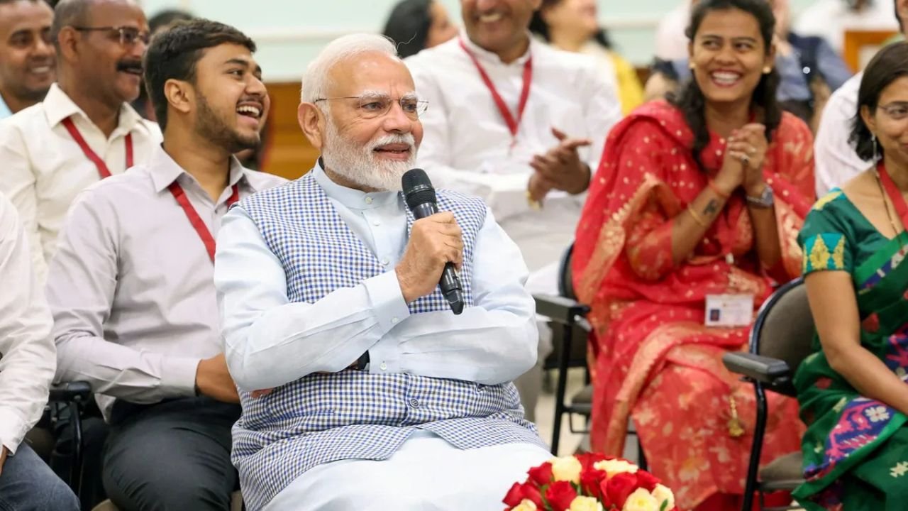 PM Modi से बोले लाभार्थी- कभी था नौकर, आज हूं मालिक… धन्यवाद मुद्रा योजना!