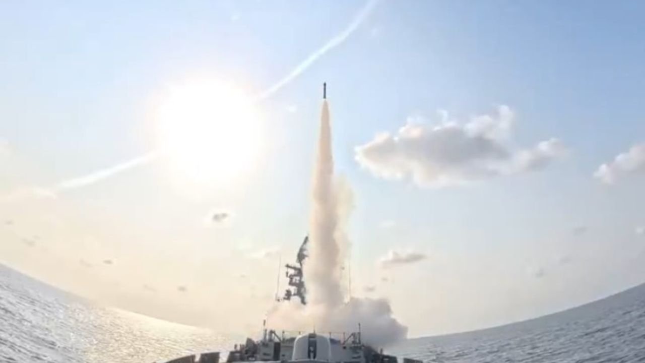 Successful test launch of INS Surat: पहलगाम हमले के बीच INS Surat की धमाकेदार सफलता, भारत की ताकत बढ़ी!
