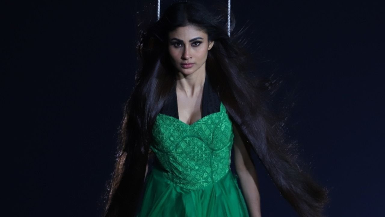 'The Bhootnii' में मोहब्बत बनी Mouni Roy ने किया खुलासा कैसे 45 रातें हवा में झूलते हुए शूटिंग की पूरी
