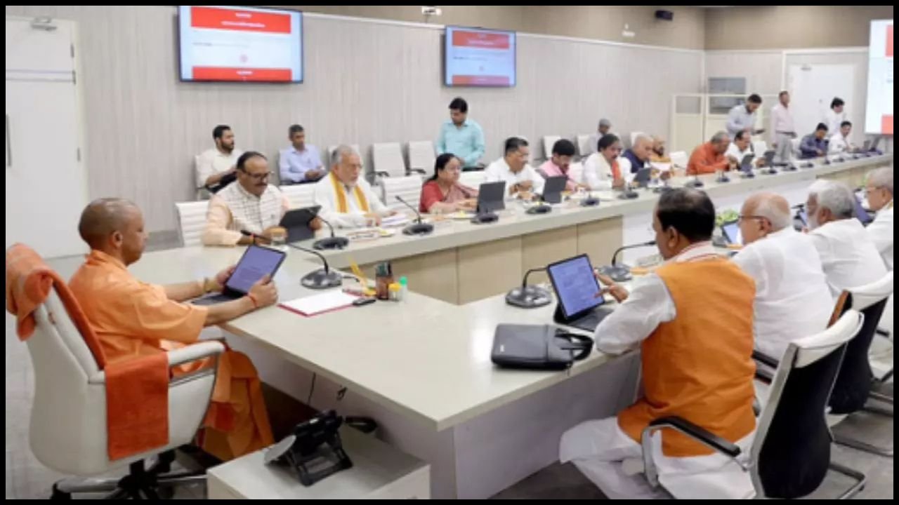 UP News: पिछली नीति जैसे ही नियम मगर इस बार भी होंगे चौंकाने वाले तबादले