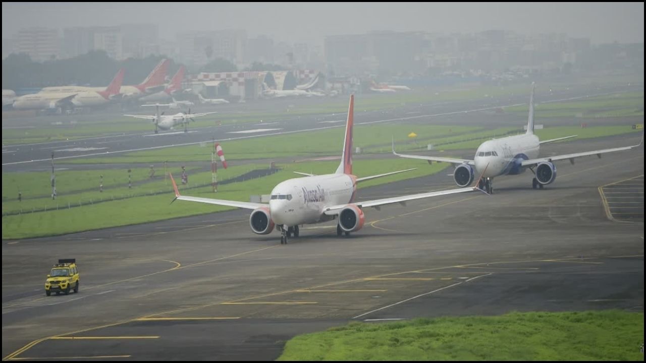 Delhi Airport: सावधान यात्रियों! बदलते हालात में उड़ानों पर असर, अफवाहों से रहें दूर!