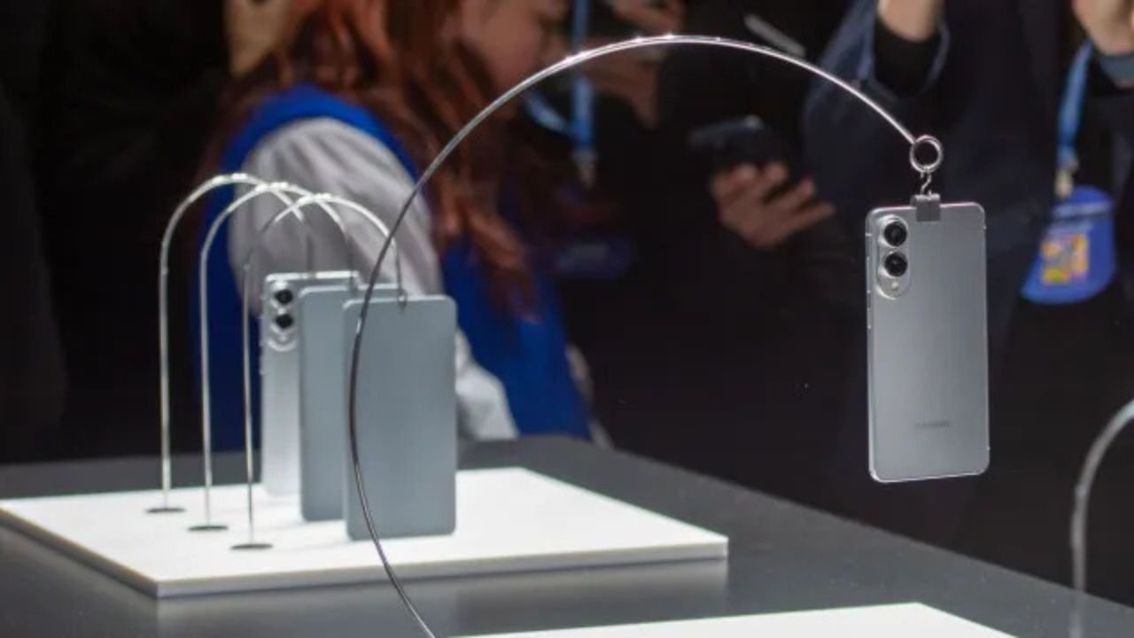 Samsung Galaxy S25 Edge: सिर्फ 4.3mm! आ रहा है दुनिया का सबसे पतला स्मार्टफोन?