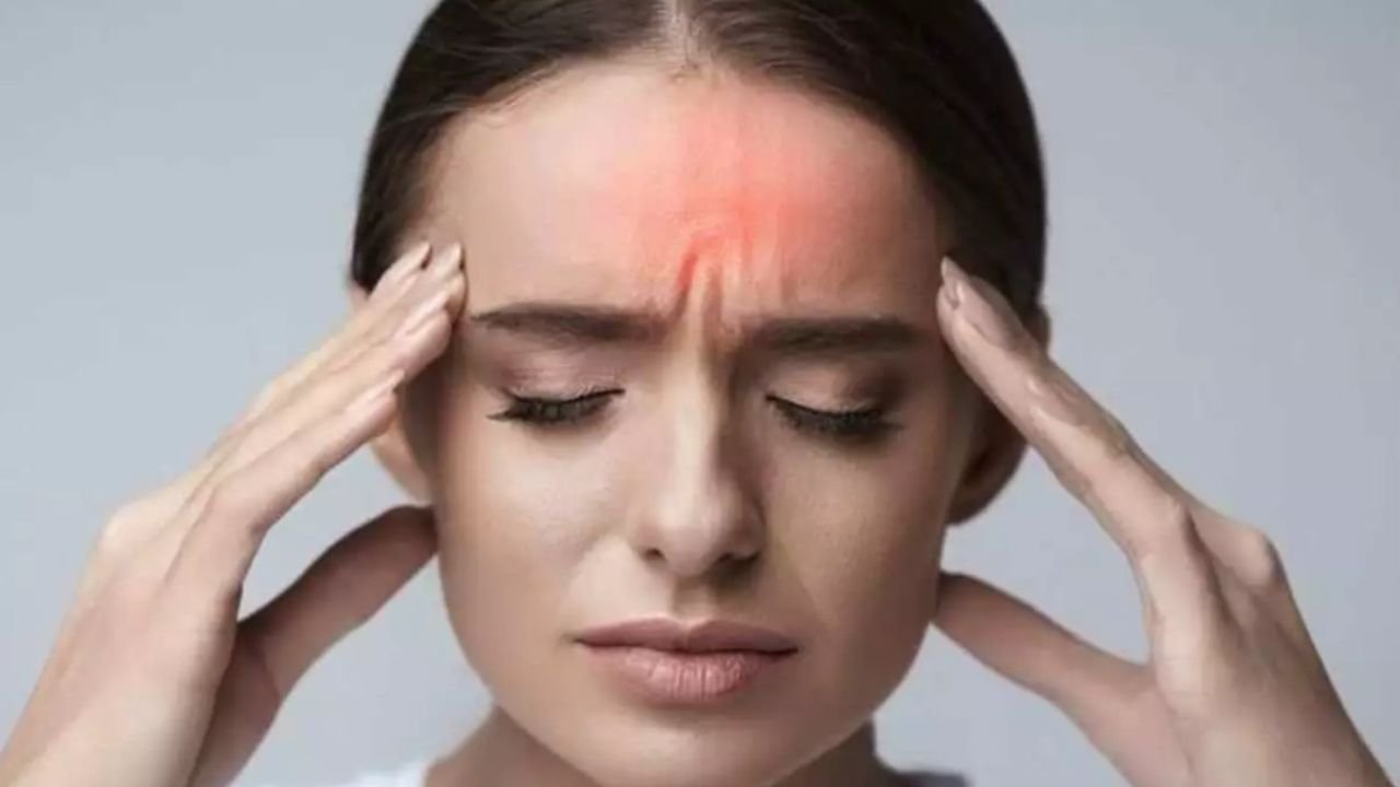 Migraine Quick Relief Tips: सिरदर्द जो सिर्फ दर्द नहीं, जिंदगी रोक देता है! जानिए माइग्रेन से कैसे लड़ें