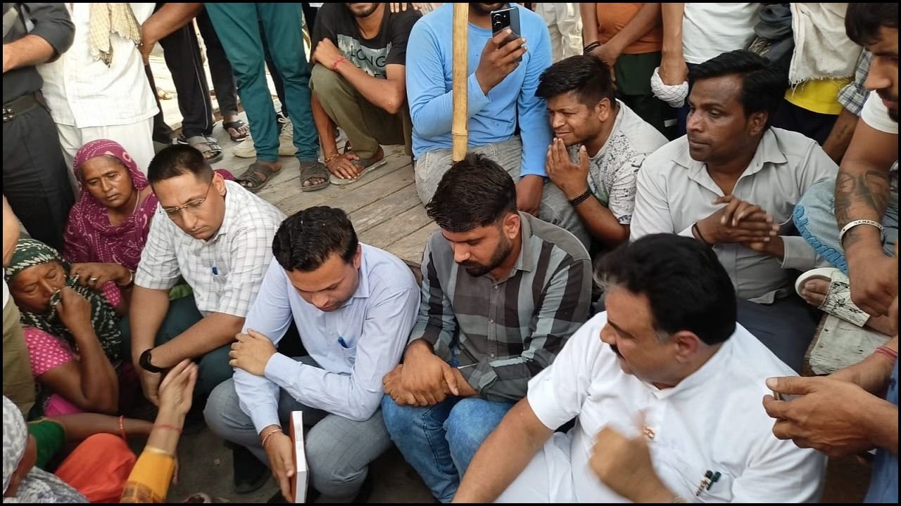 Haryana News: डिप्टी स्पीकर ने HSVP अधिकारियों को जमकर लगाई फटकार, कहा– बिना सूचना तोड़ी दुकानें