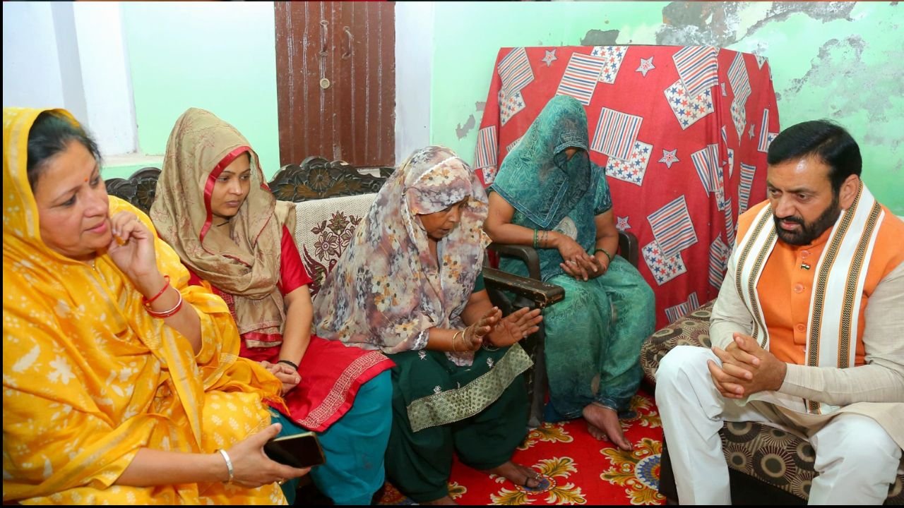 Haryana News: पाकिस्तानी गोलीबारी में शहीद हुए लांस नायक दिनेश, हरियाणा सरकार ने की बड़ी घोषणाएं