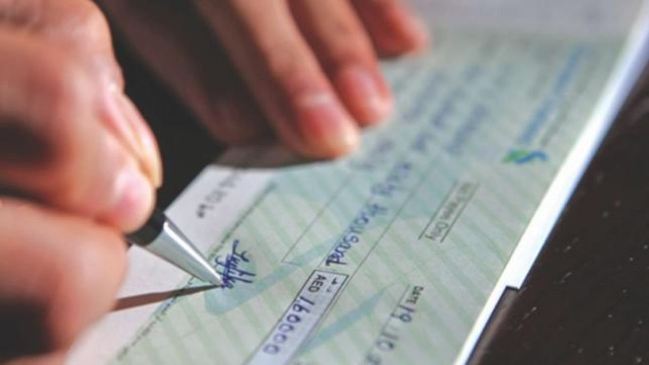 Cheque Bounce New Rules: चेक बाउंस के नए नियम से बढ़े जिम्मेदारियों के बोझ, जुर्माना और सजा दोनों हुई कड़ी