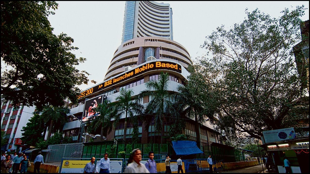BSE Sensex: अगले महीने सेंसेक्स में होंगे ये चौकाने वाले बदलाव, जानिए कौन होगा बाहर और कौन अंदर