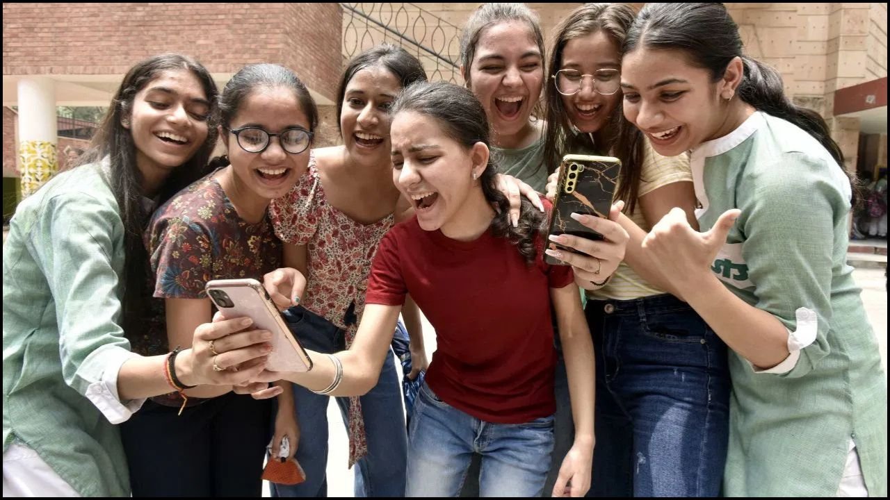 CBSE 12th Result जारी—88.39% स्टूडेंट्स पास, क्या आप हैं उनमें शामिल?