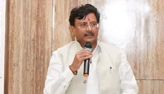 "कांग्रेस नेताओं को 'लंगड़ा घोड़ा' बताकर राहुल ने किया अपमान: सांसद गणेश सिंह का पलटवार"