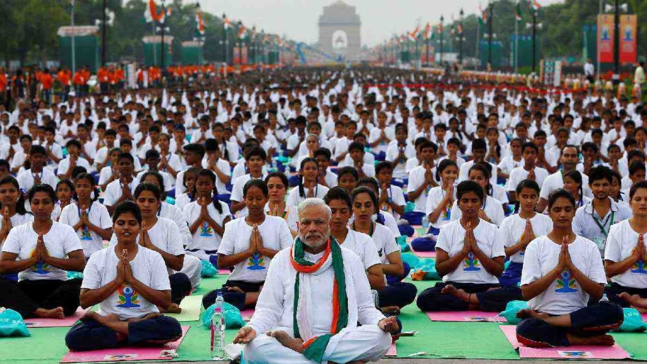 International Yoga Day: योग दिवस की 11वीं वर्षगांठ पर विशाखापट्टनम में गूंजा मोदी का शांति और संतुलन का मंत्र