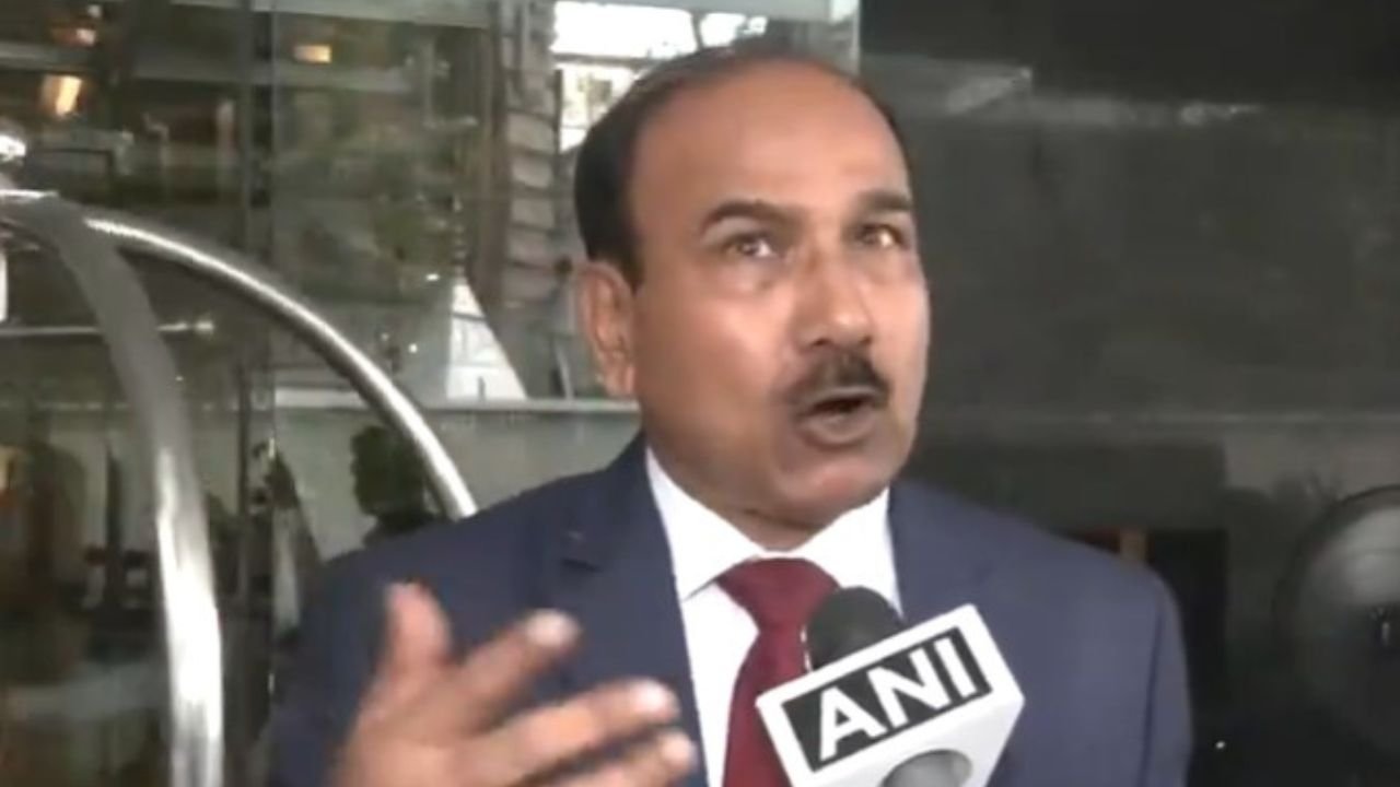 Ahmedabad plane crash: 297 की मौत के बाद बढ़ा सस्पेंस, पूर्व एयर चीफ ने बताई प्लेन क्रैश की बड़ी वजह