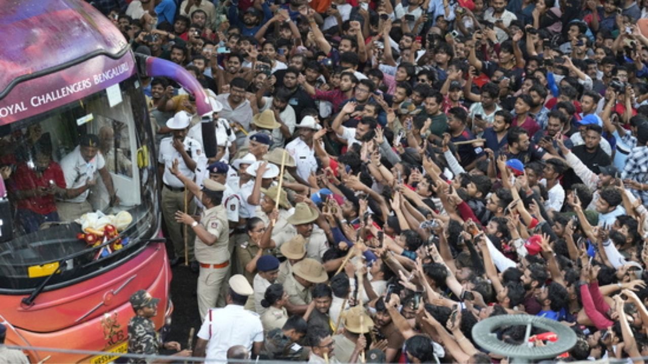 Bangalore stampede: RCB ने मृतकों के परिवार को दिया 10 लाख का मुआवजा, कर्नाटक सरकार भी आगे आई