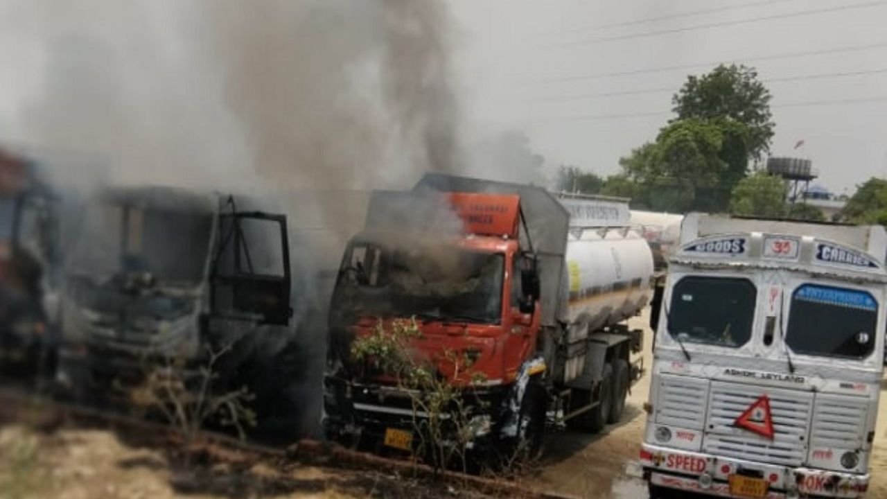 Fire Incident in Lucknow: भीषण गर्मी बनी आग का कारण! लखनऊ में जल उठे तेल टैंकर, दहशत में लोग