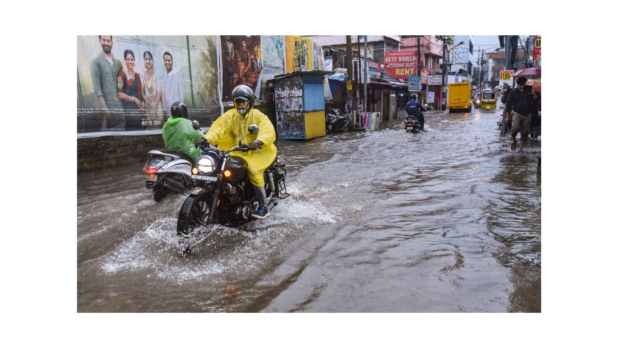 Wheather update : गोवा, कर्नाटक और केरल में आफत की बारिश, यूपी में पसीने छुड़ा रही गर्मी! मौसम का रौद्र रूप देख सब हैरान