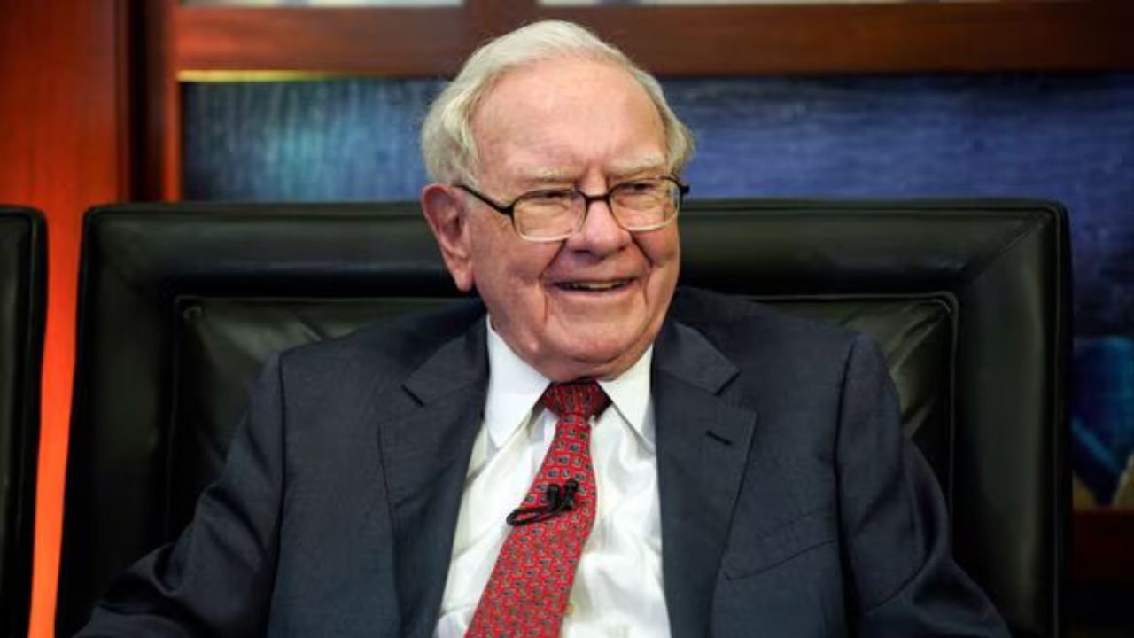 Warren Buffett Net Worth: वॉरेन बफेट ने फिर रच दिया इतिहास, 50 हजार करोड़ के शेयर दान कर सबको चौंकाया