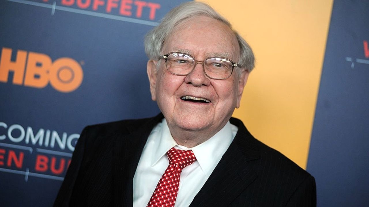 Warren Buffett Net Worth: वॉरेन बफेट ने फिर रच दिया इतिहास, 50 हजार करोड़ के शेयर दान कर सबको चौंकाया