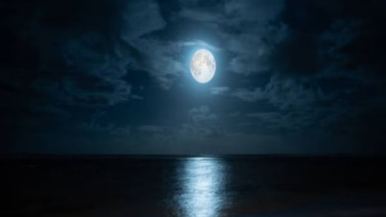 Jyeshtha purnima 2025: ज्येष्ठ पूर्णिमा पर लक्ष्मी पूजन का गुप्त रहस्य, एक भूल से भी खाली रह सकता है खजाना