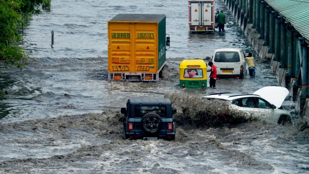 Weather Update : क्या आपका शहर भी है खतरे में? जानिए किन राज्यों में मचेगा बारिश का कहर