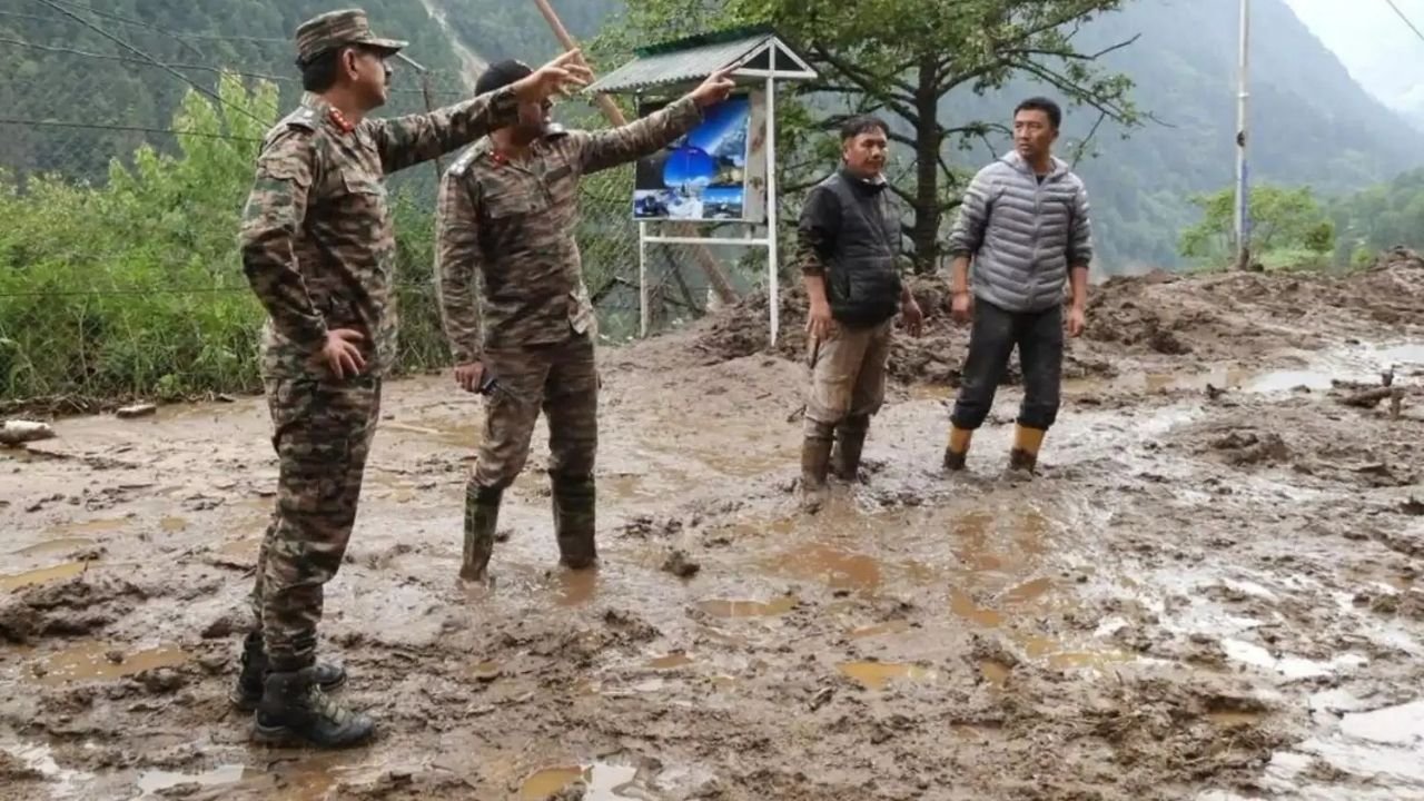 Sikkim Landslide: भूस्खलन से तबाह हुआ आर्मी कैंप, तीन शव बरामद, छह सैनिक अब भी लापता!