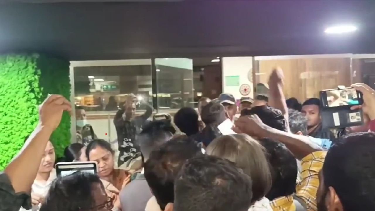 Guwahati airport पर एयर इंडिया की फ्लाइट कैंसल, यात्रियों का फूटा गुस्सा