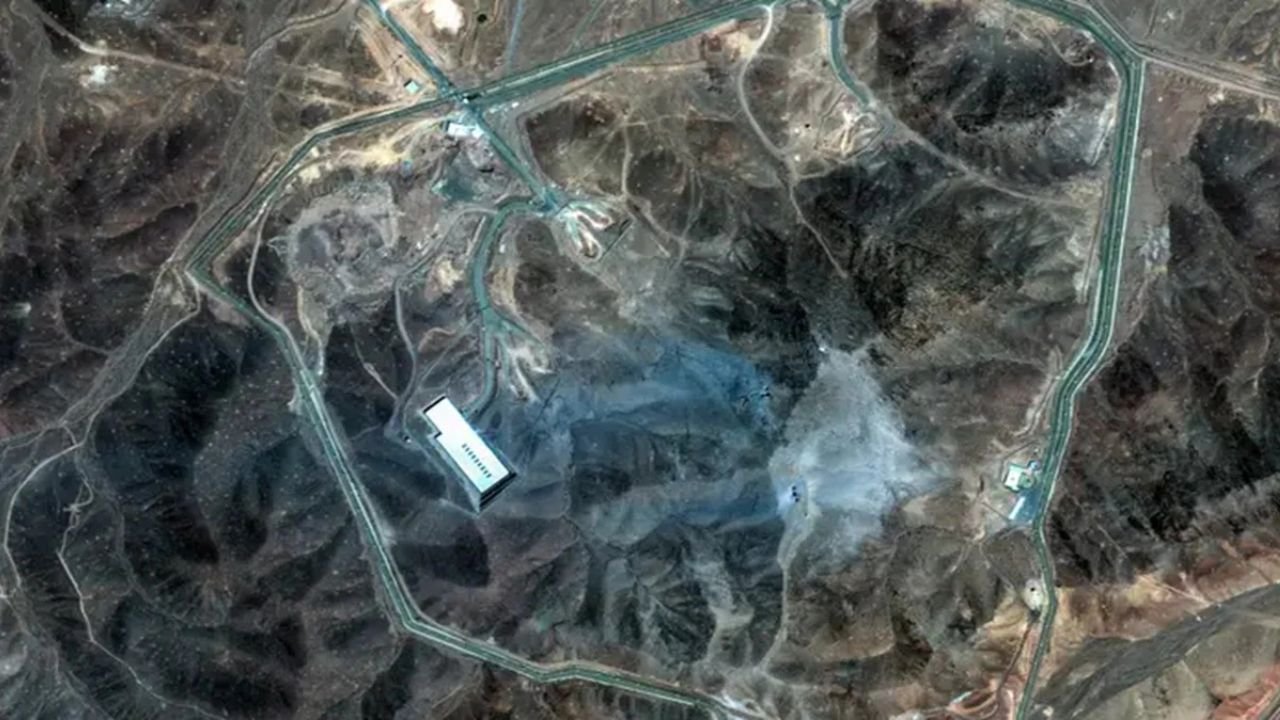 Iran Fordo Nuclear Site Attack: 22 जून को अमेरिका ने फार्दो न्यूक्लियर साइट पर की भीषण एयर स्ट्राइक, भारी नुकसान की आशंका