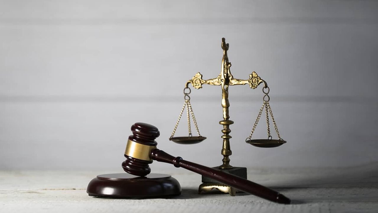 Top 10 Law Colleges: 12वीं के बाद कानून की तैयारी, बिना किसी रोकटोक के मिलेगा प्रवेश