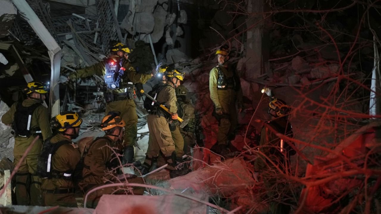 Iran - Israel war के बीच ईरान में फंसे भारतीय? सरकार का रेस्क्यू ऑपरेशन कर रहा कमाल
