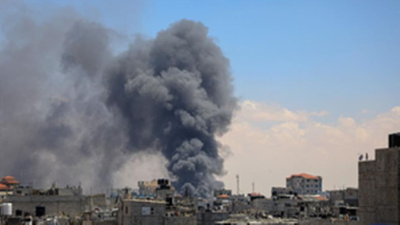 Gaza में इजरायल का कहर, 24 घंटे में 100 ठिकाने तबाह, ट्रंप के युद्धविराम दबाव के बीच बड़ा हमला