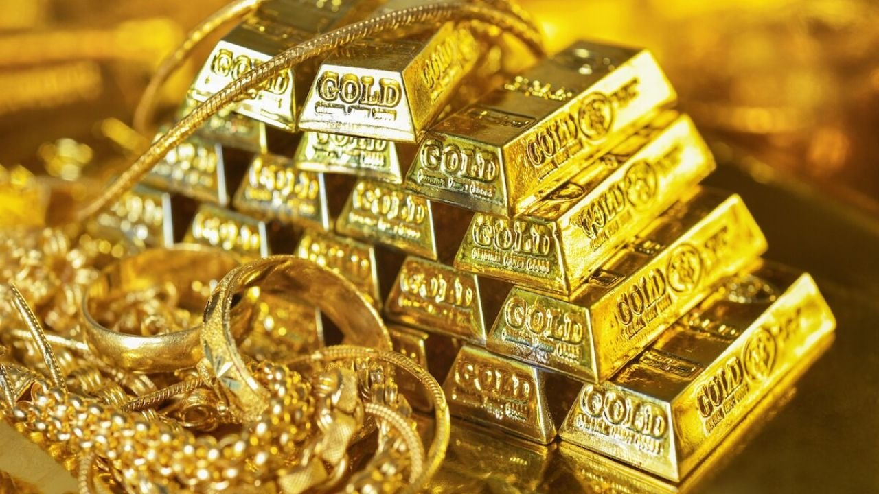 Gold Prices Today: 22 कैरेट सोना भी टूटा! क्या यह गिरावट संकेत है आर्थिक भूचाल या बस बाजार की चाल