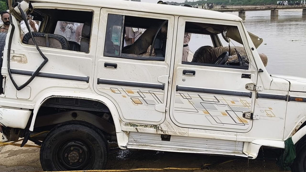 सिरसा से लापता बोलेरो मिली नहर में, चार शव बरामद, 5 दिन बाद हादसे का खुला राज