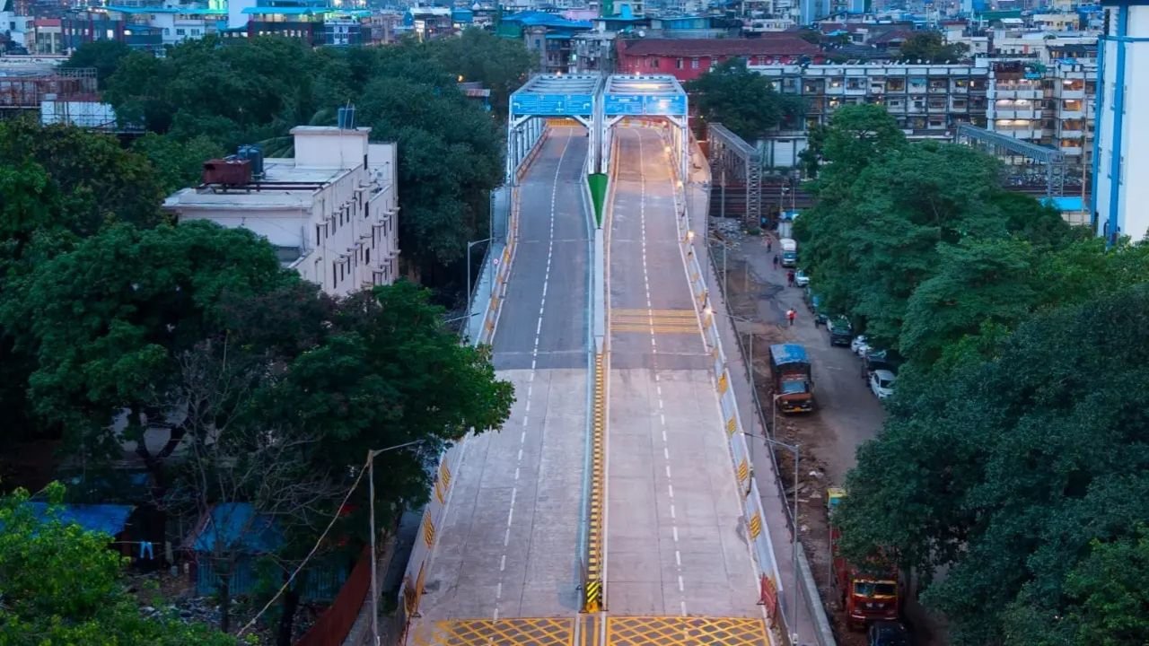 Mumbai News: कार्नैक ब्रिज अब बना सिंदूर ब्रिज, दक्षिण मुंबई की सड़कों पर अब बहेगी रफ्तार की नई लहर